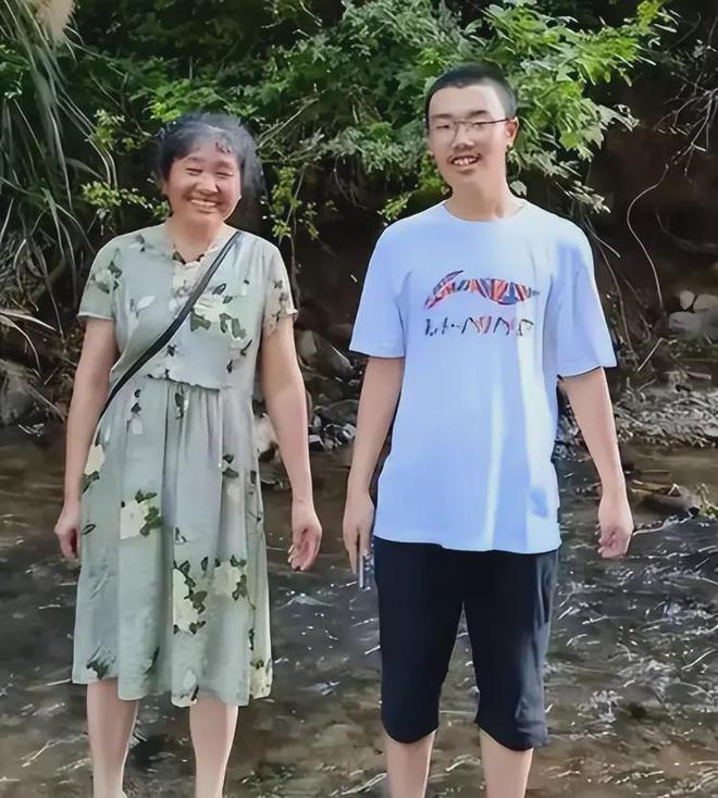 “胡鑫宇事件”依然在推进，但警钟却已然对家长敲响